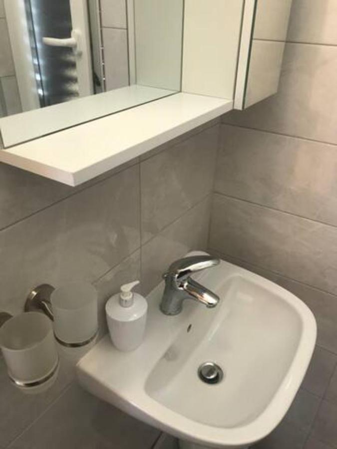 App Anita Apartment Premantura Luaran gambar